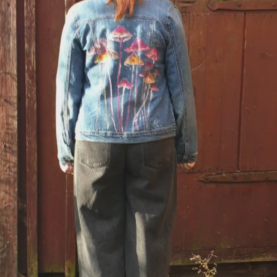 Jumpy Magic Mushrooms- Hele Artwear jacket
