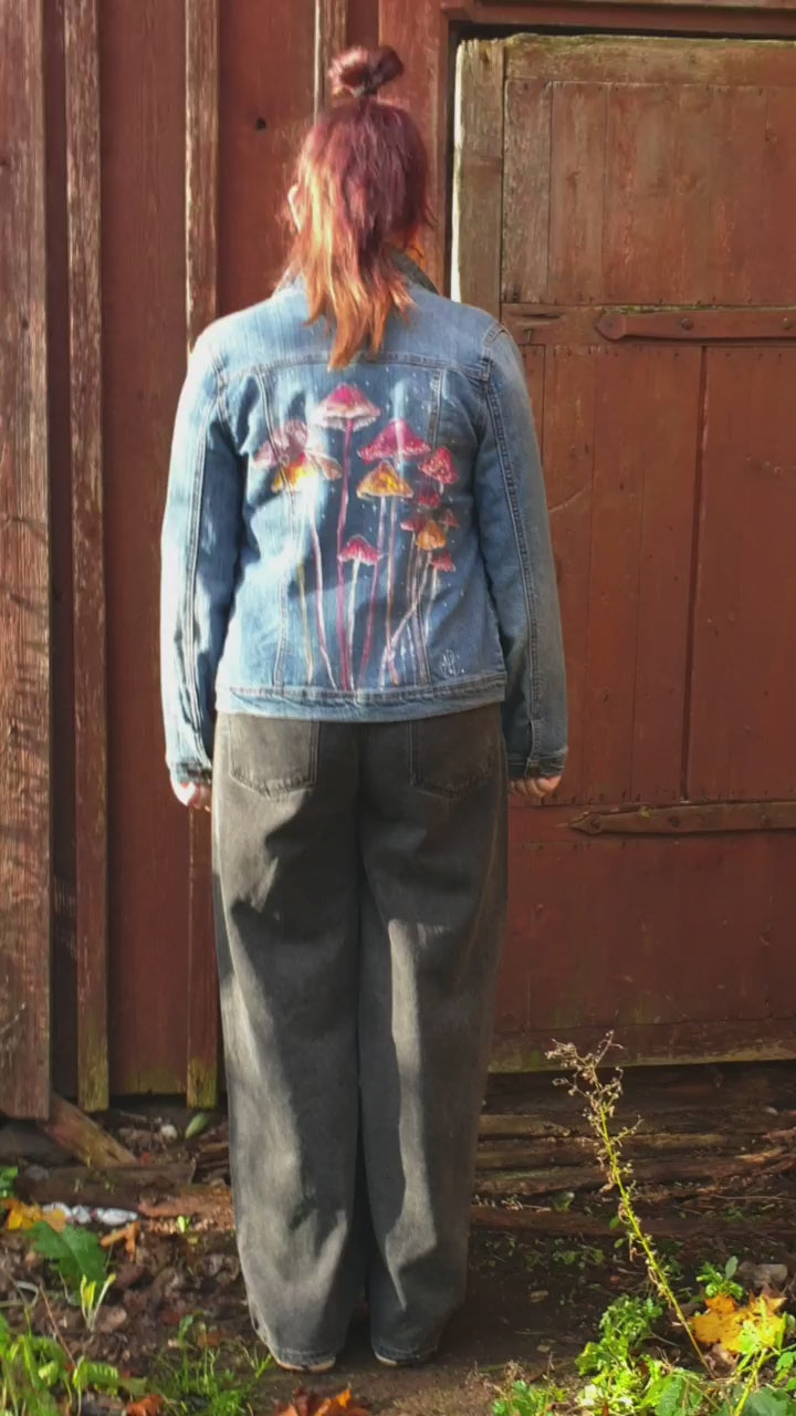 Jumpy Magic Mushrooms- Hele Artwear jacket